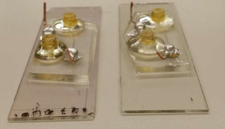 芯片實驗室設(shè)備利用電信號測量葡萄糖，分辨血型并檢測病毒或癌癥。但是生物樣品需要保護免受電場的影響。一層薄薄的氧化鉿可以解決問題。圖片來源：Sanaz Habibi
